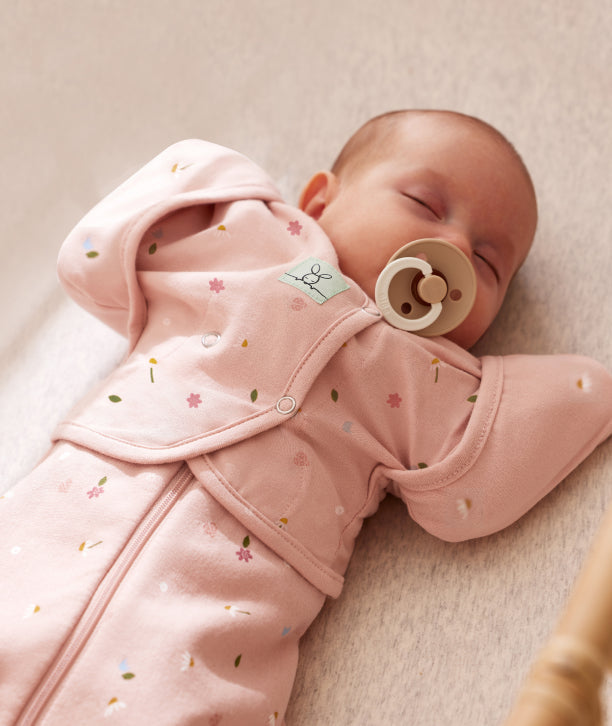 ergoPouch Butterfly Cardi designed for baby's sleep transition, made from soft, breathable materials for maximum comfort.