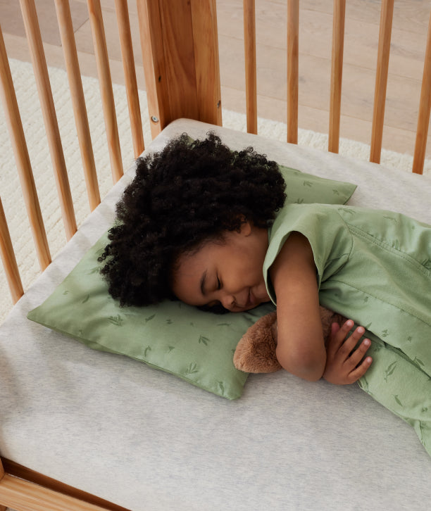 Organic toddler pillow from ergoPouch's bedding collection, designed to support neck alignment, made from organic and non-toxic materials to ensure comfortable sleep.
