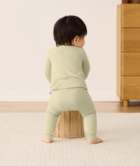 Stretch Base Long Sleeve Layer 0.2 TOG Matcha Infant standing