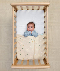 HugMe Blanket Daisy Sprinkle bassinet