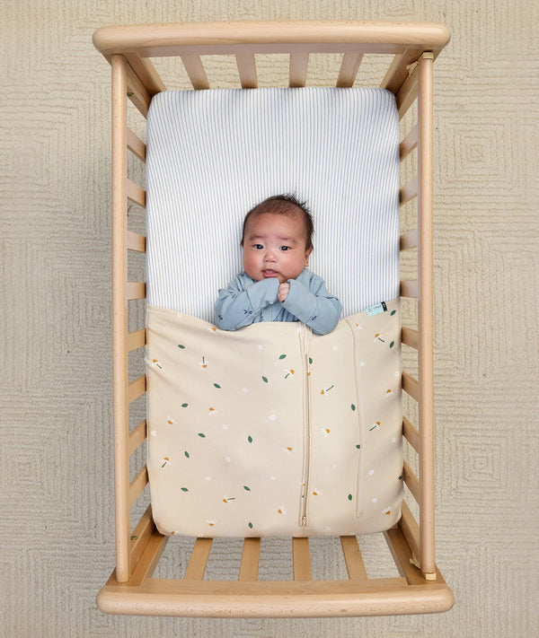 HugMe Blanket Daisy Sprinkle bassinet
