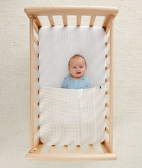 HugMe Blanket Caramel Grid bassinet