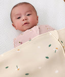 HugMe Blanket Daisy Sprinkle newborn close up