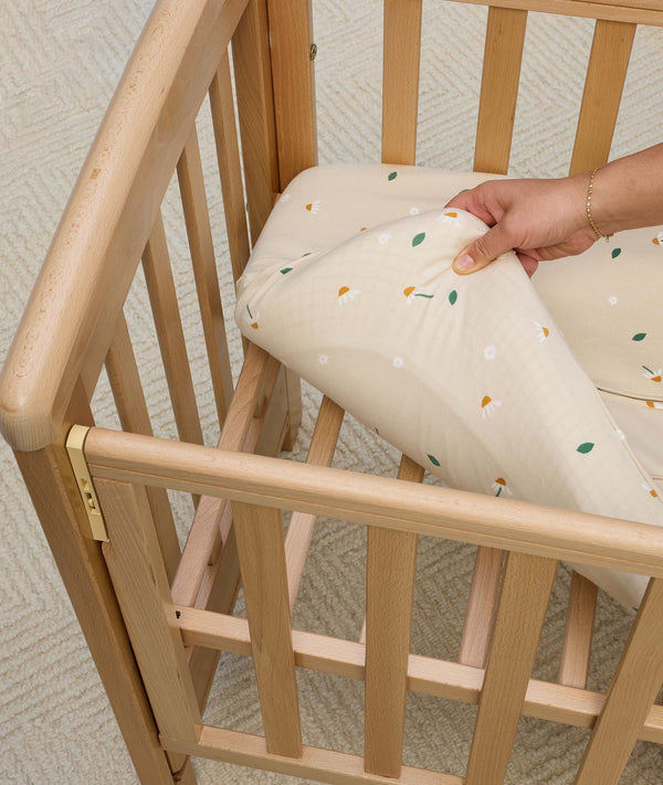 HugMe Blanket Daisy Sprinkle fitted over mattress corner