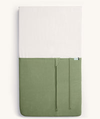 HugMe Blanket Moss zipped up